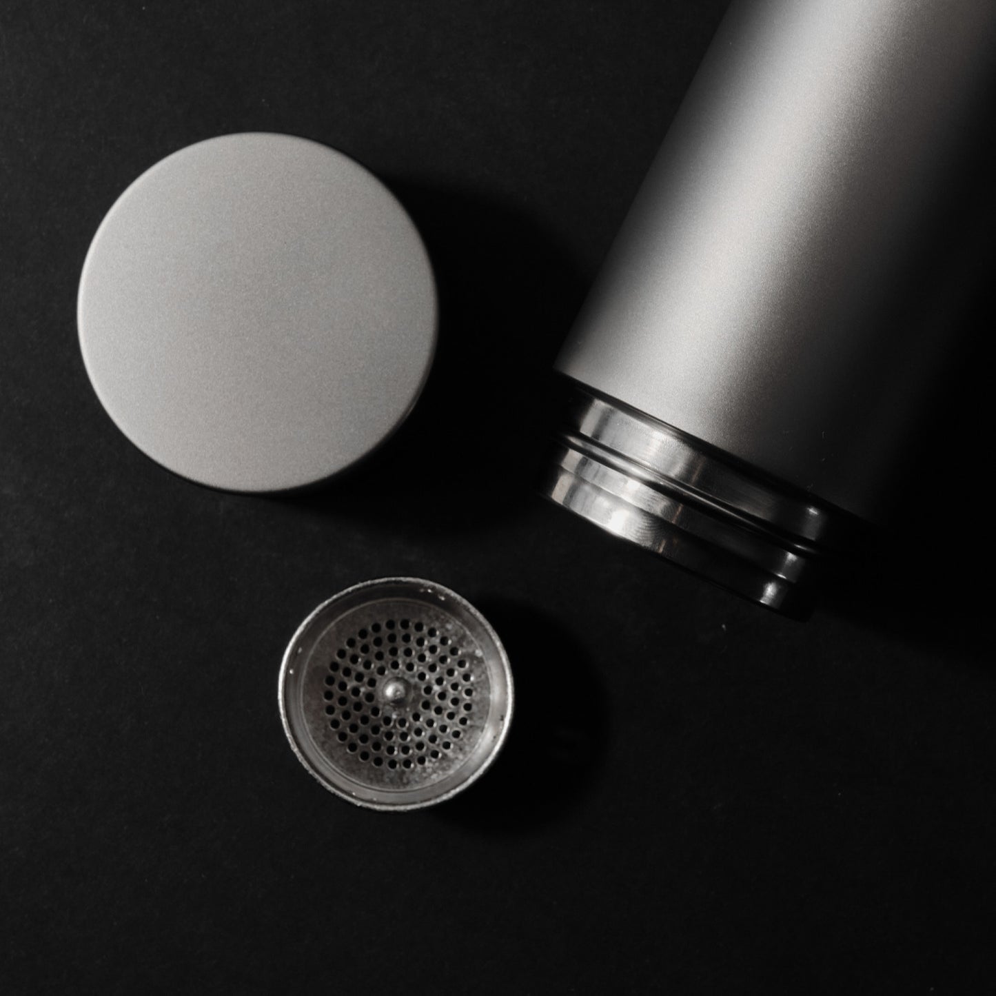Silver thermos with lid and filter